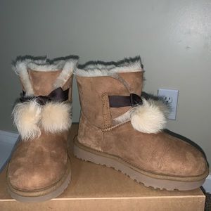 Like new Pom Pom Gita ugg boots